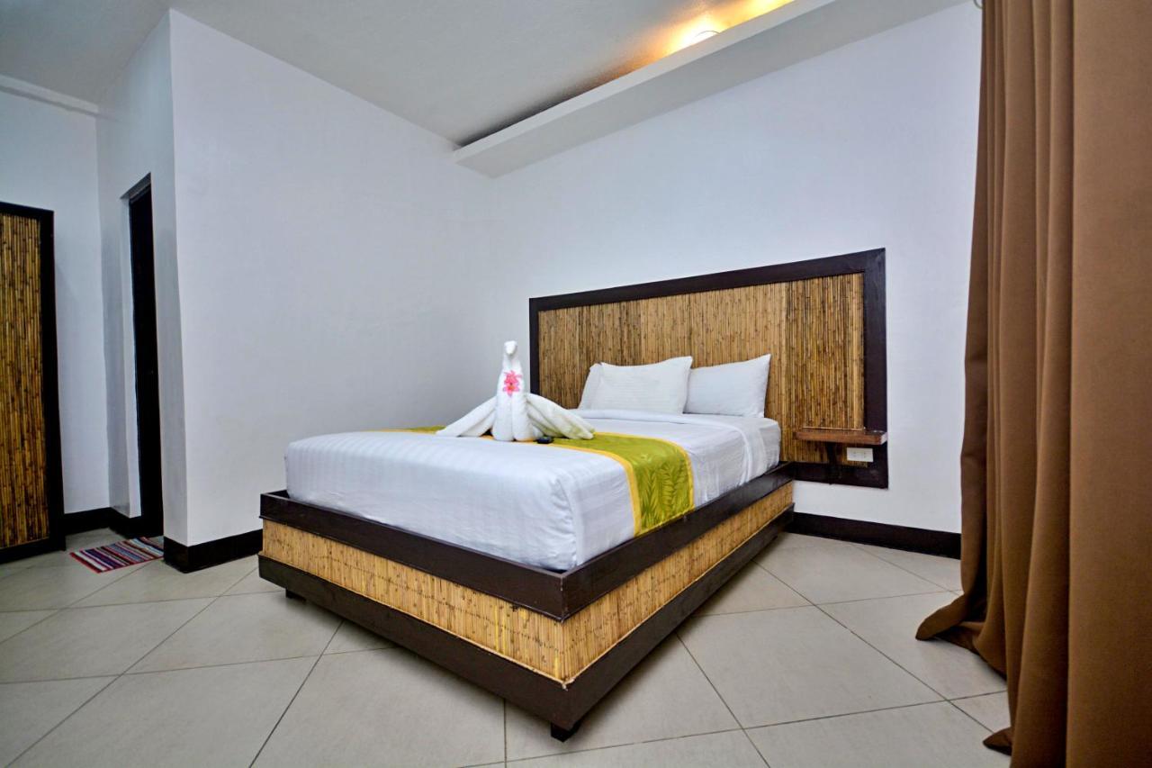 Bamboo Beach Resort & Restaurant Manoc-Manoc Dış mekan fotoğraf